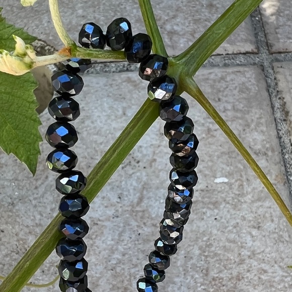 Dark Blue Iridescent Faceted Bead Stretch Braceket With Removable Tassel - Picture 6 of 9